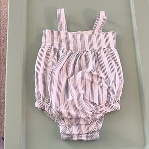 GAP Baby Romper in White and Gray
